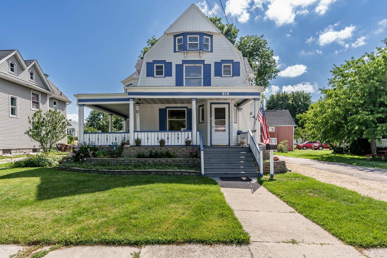 818 N State St., Belvidere, IL 61008