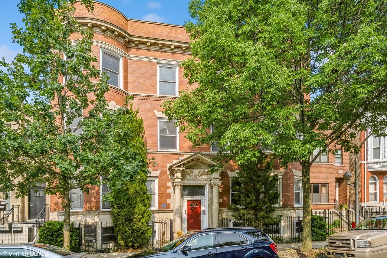 3252 S Prairie Ave. #2S, Chicago, IL 60616