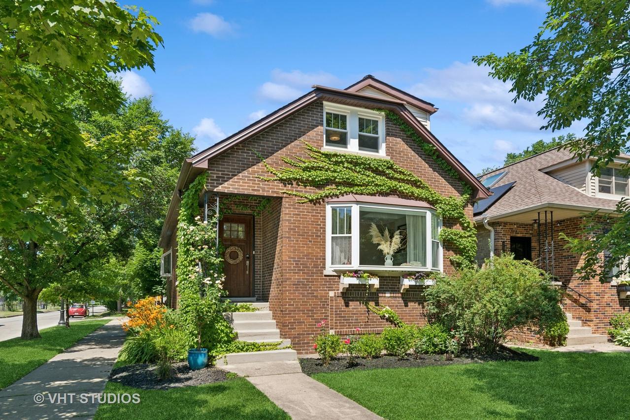 2304 Hastings Ave., Evanston, IL 60201