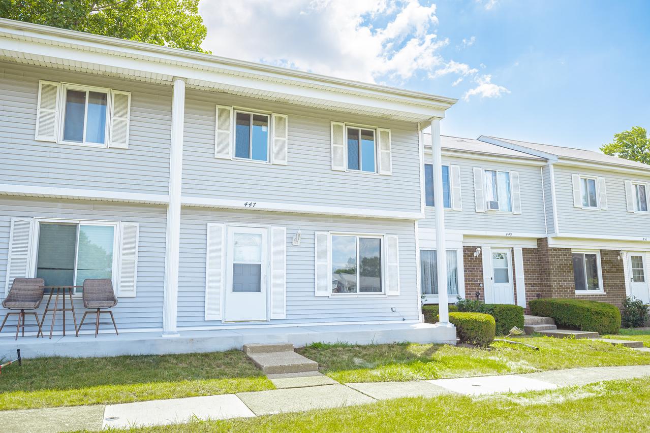 447 Yorkshire Sq., Bolingbrook, IL 60440