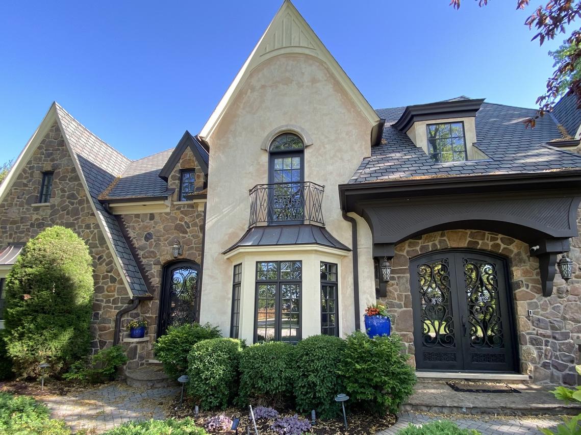 6280 Blackstone Ave., La Grange Highlands, IL 60525