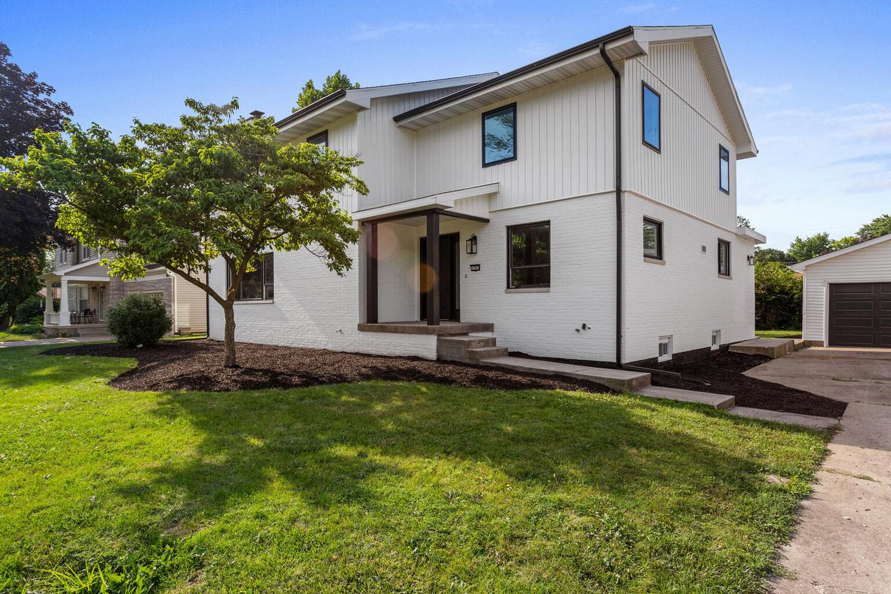 1205 Broadmoor Dr., Champaign, IL 61821