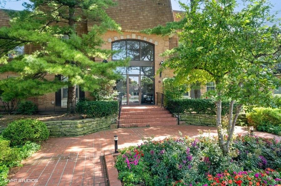1220 Park Ave. #110, Highland Park, IL 60035