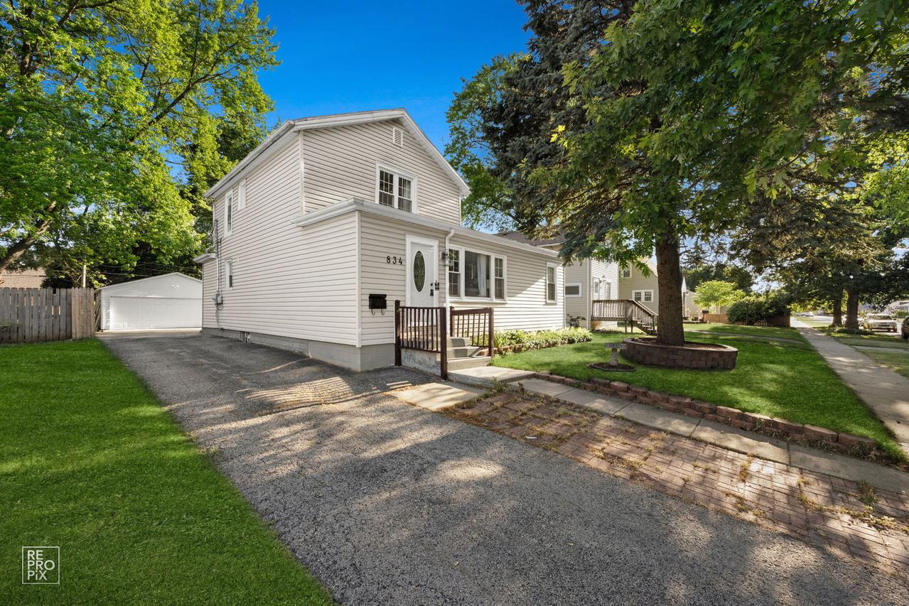 834 Spruce St., Aurora, IL 60506