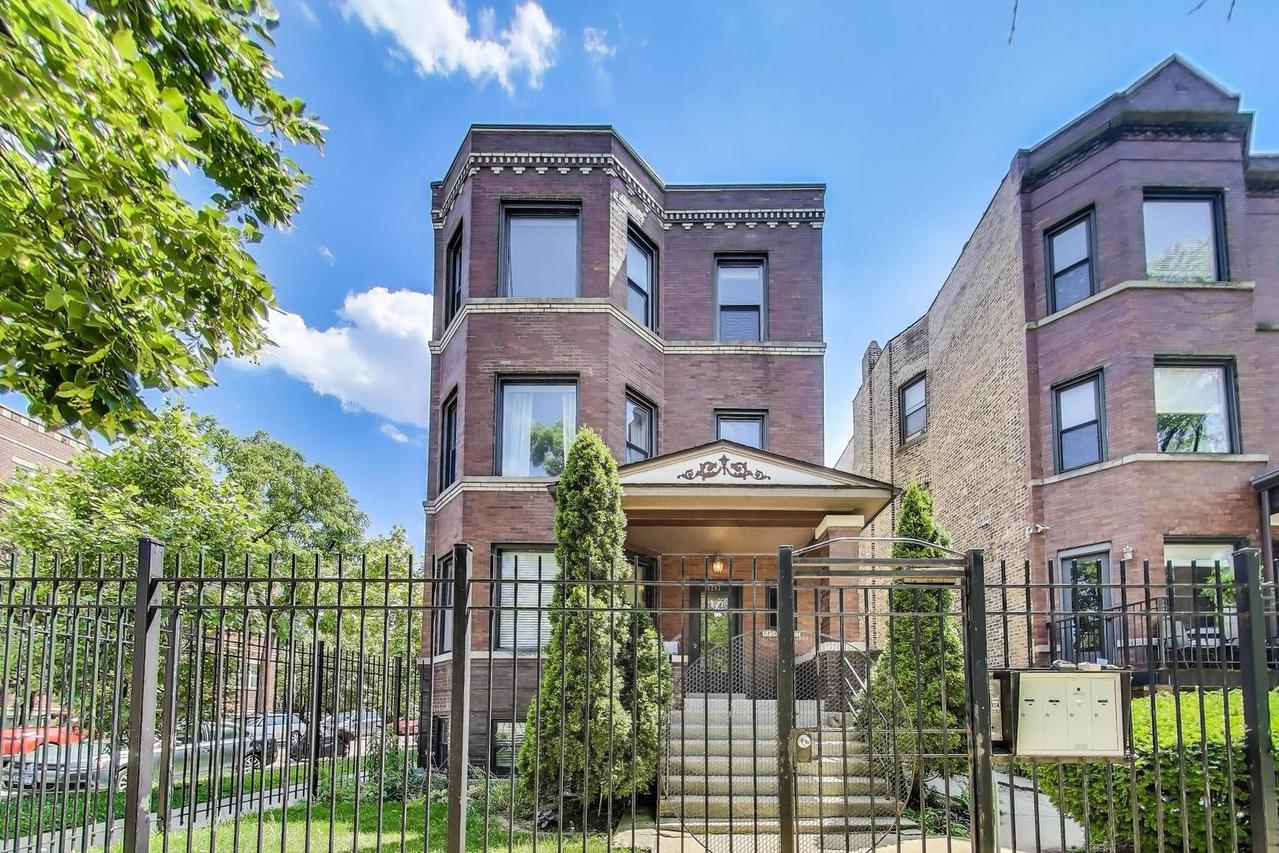 3253 W Palmer St. #301, Chicago, IL 60647