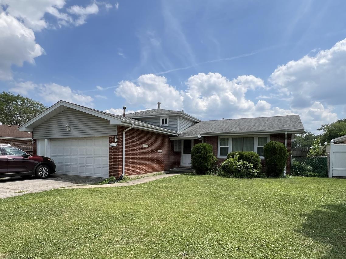 6631 W 89th Pl., Oak Lawn, IL 60453