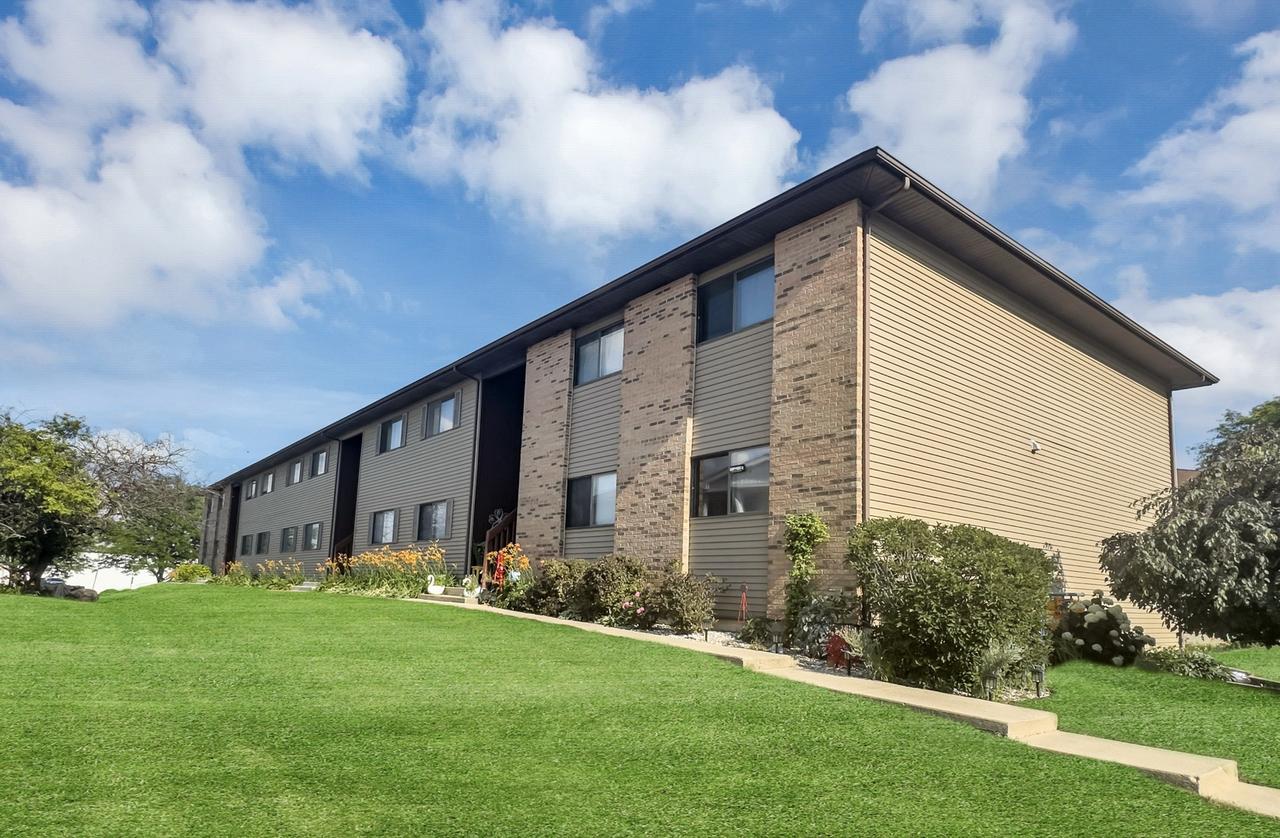565 Dean Dr. #I, South Elgin, IL 60177