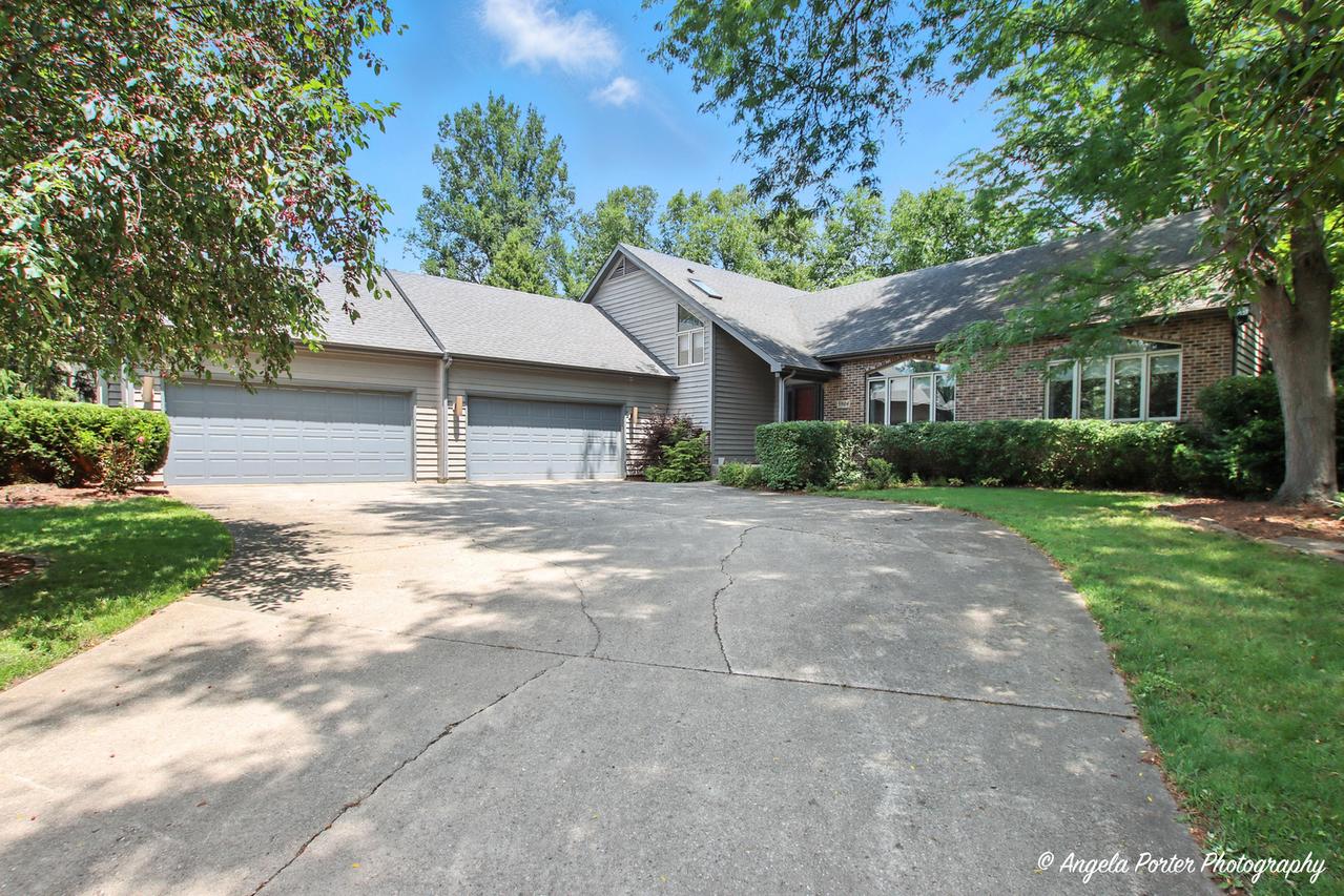 5904 Whiting Dr., Mchenry, IL 60050