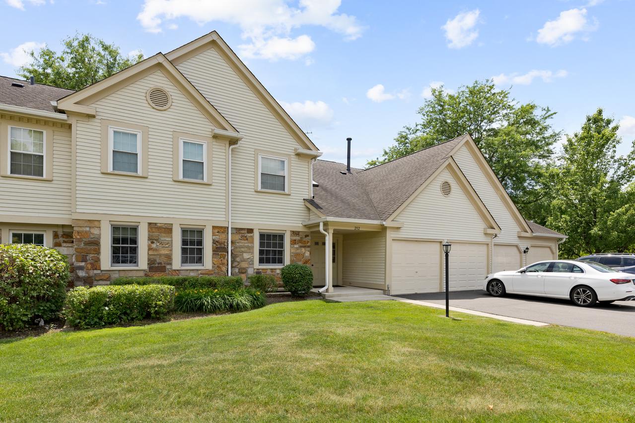 202 Dublin Ln. #V-1, Schaumburg, IL 60194
