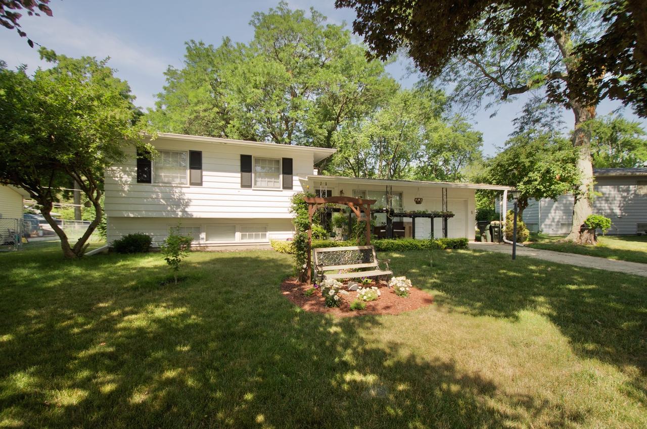 15 Crescent Ct., Montgomery, IL 60538