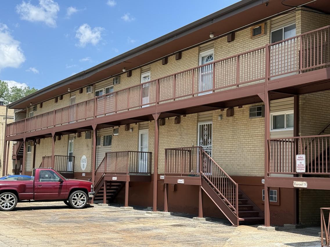 605 N Wolf Rd. #B9, Hillside, IL 60162