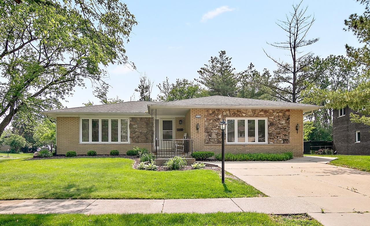 15156 Chestnut Ln., Oak Forest, IL 60452