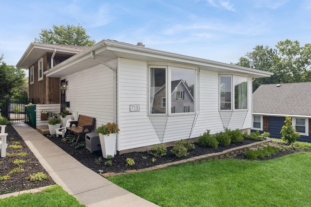 719 Ledochowski St., Lemont, IL 60439