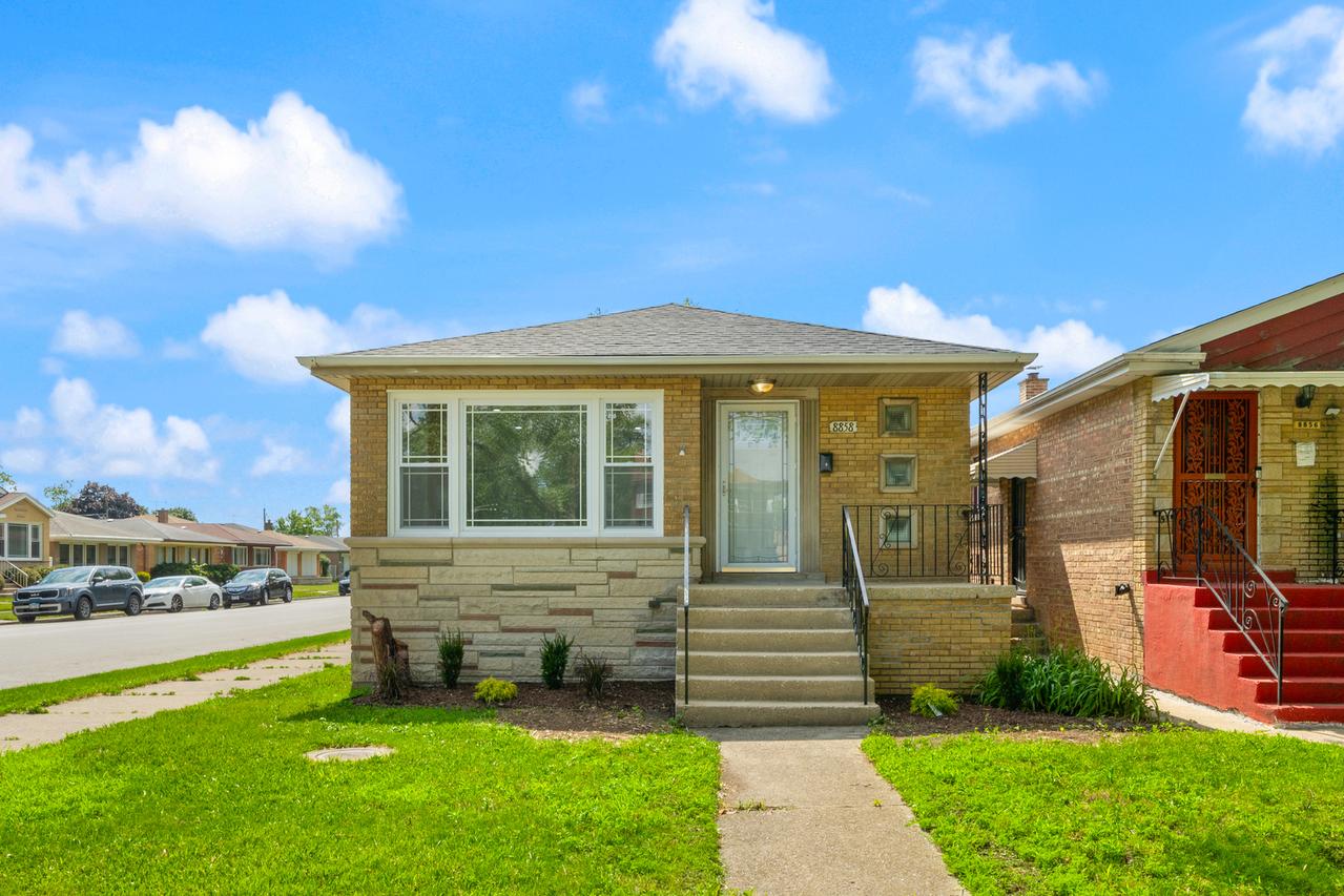 8858 S Calumet Ave., Chicago, IL 60619