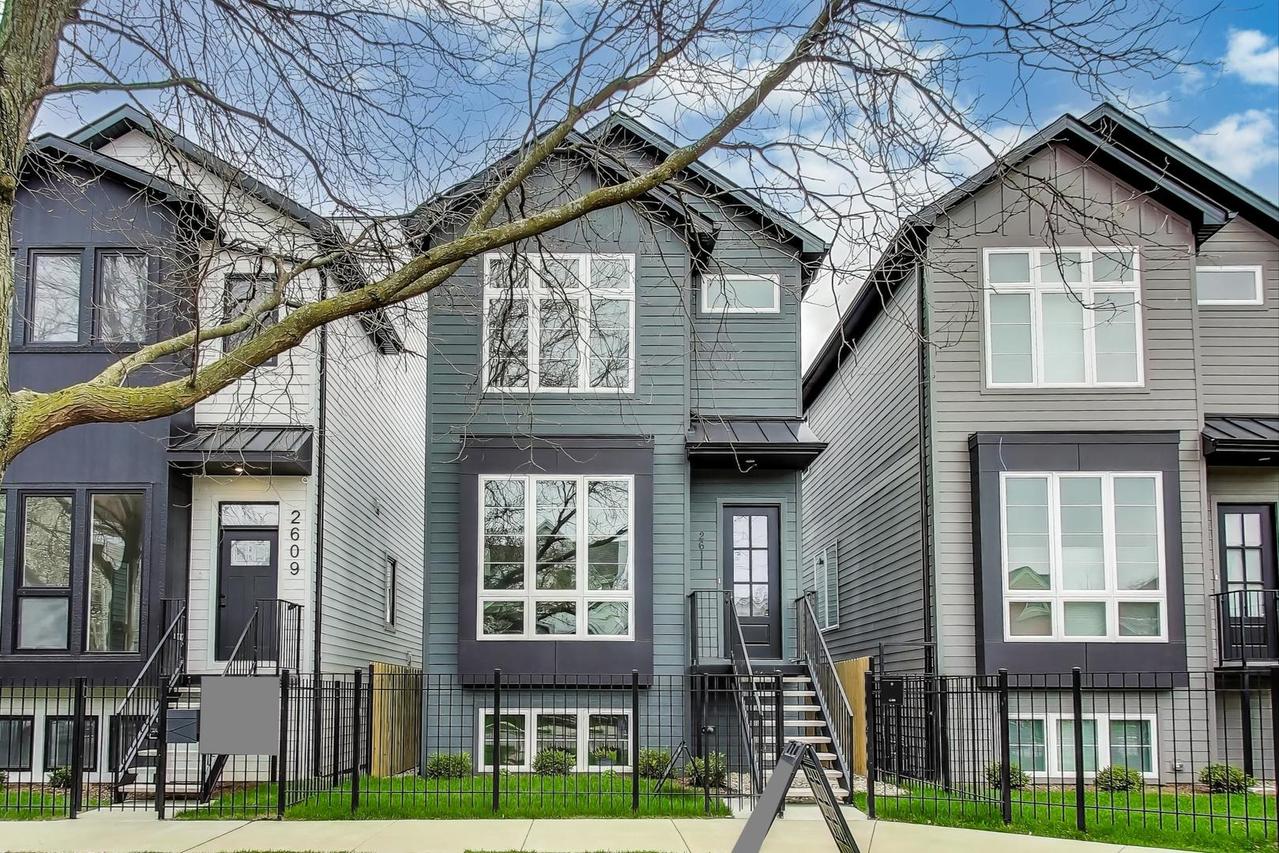 2611 W Carmen Ave., Chicago, IL 60625