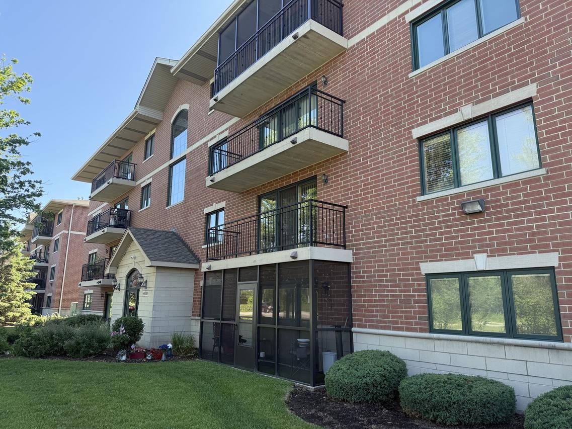 6820 W Winding Tr. #204, Oak Forest, IL 60452