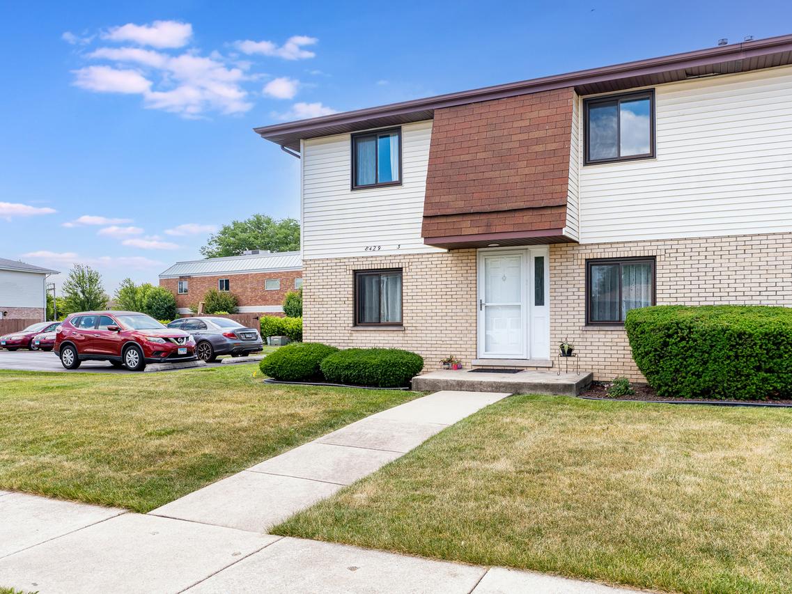 8429 162nd Pl. #3, Tinley Park, IL 60487