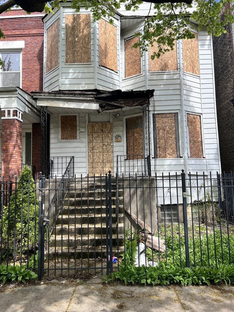 8035 S Houston Ave., Chicago, IL 60617