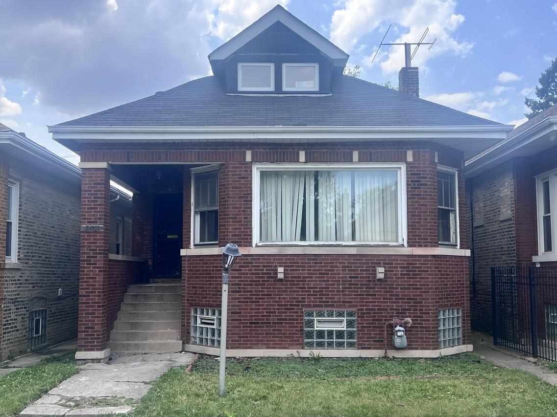 8616 S Justine St., Chicago, IL 60620