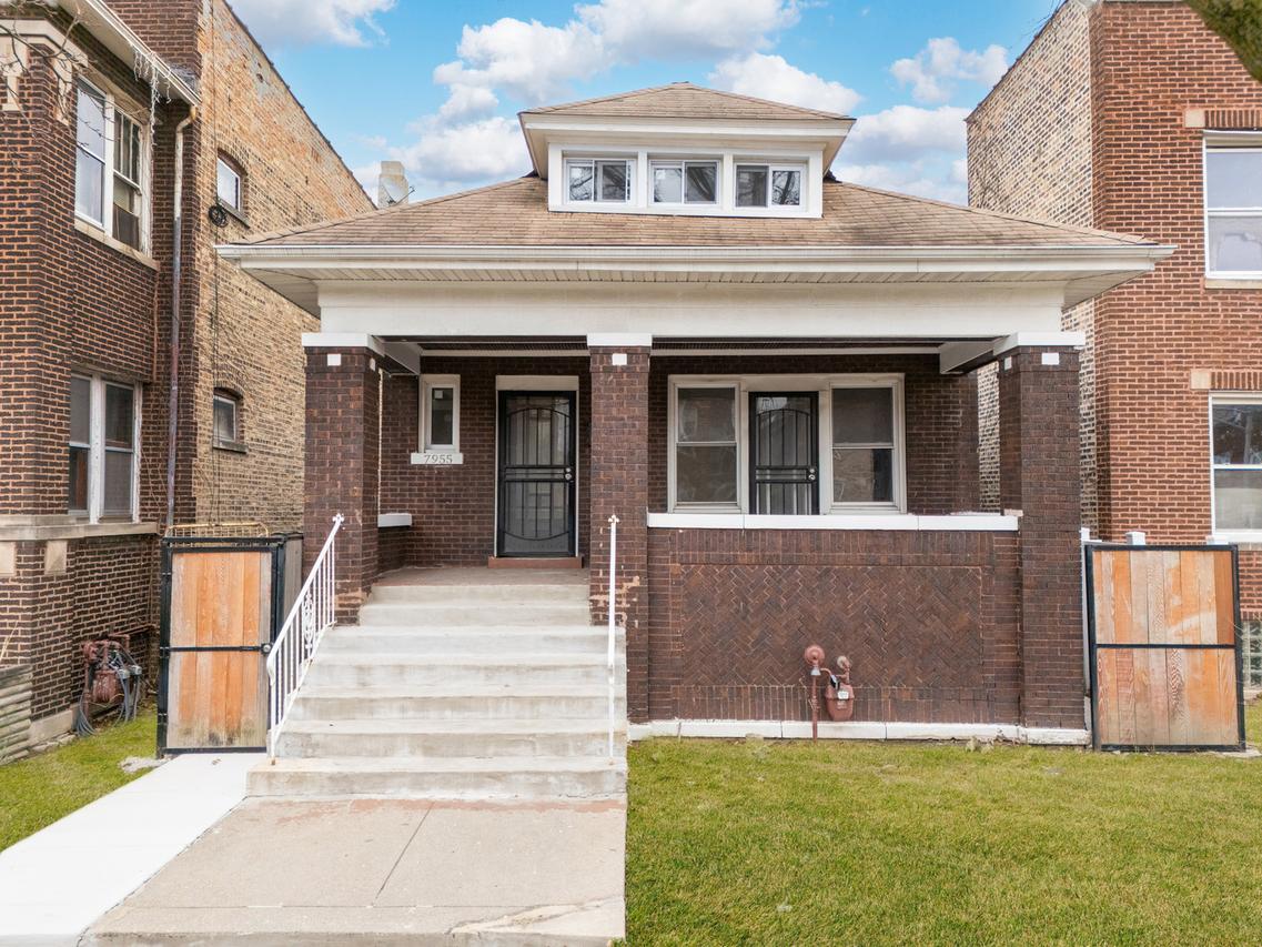 7955 S May St., Chicago, IL 60620