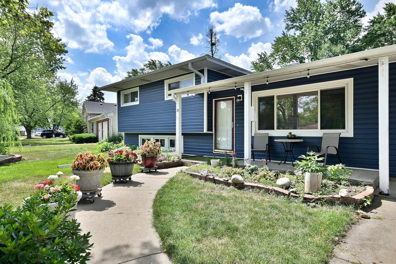 33 Seneca Dr., Montgomery, IL 60538