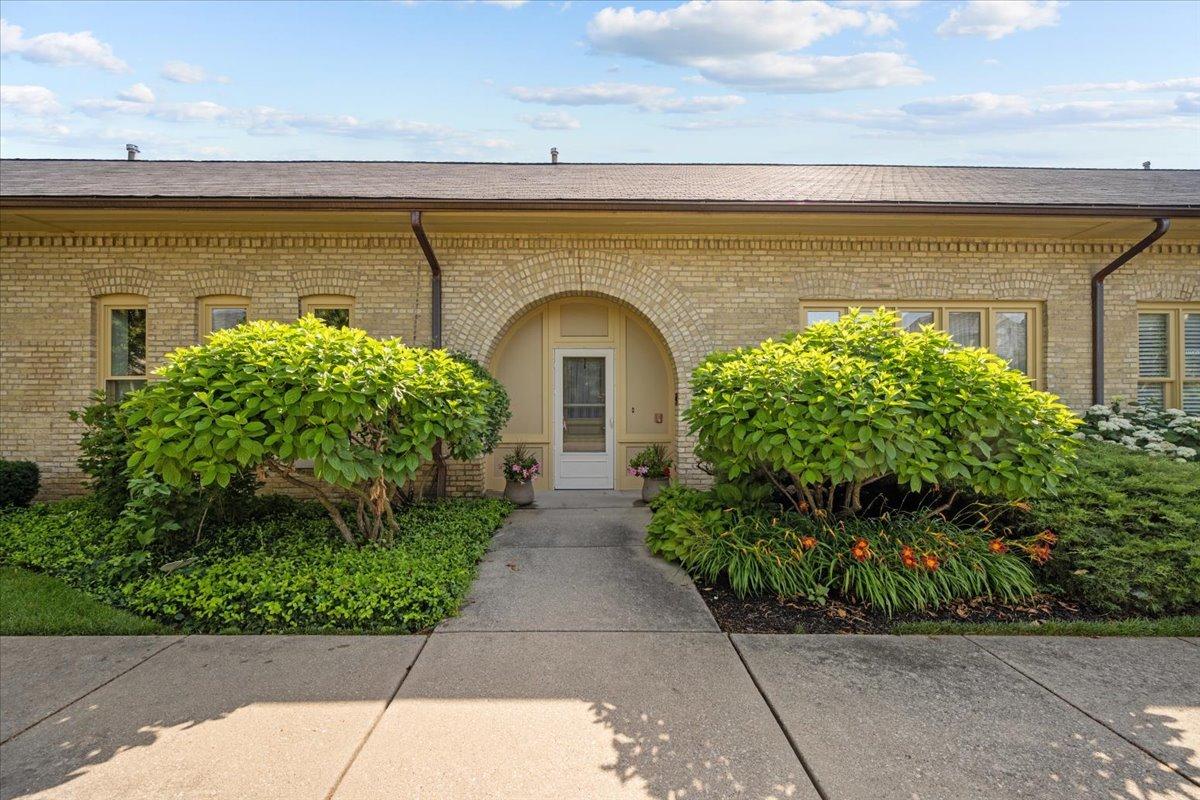 795 Stables Court West, Highwood, IL 60040