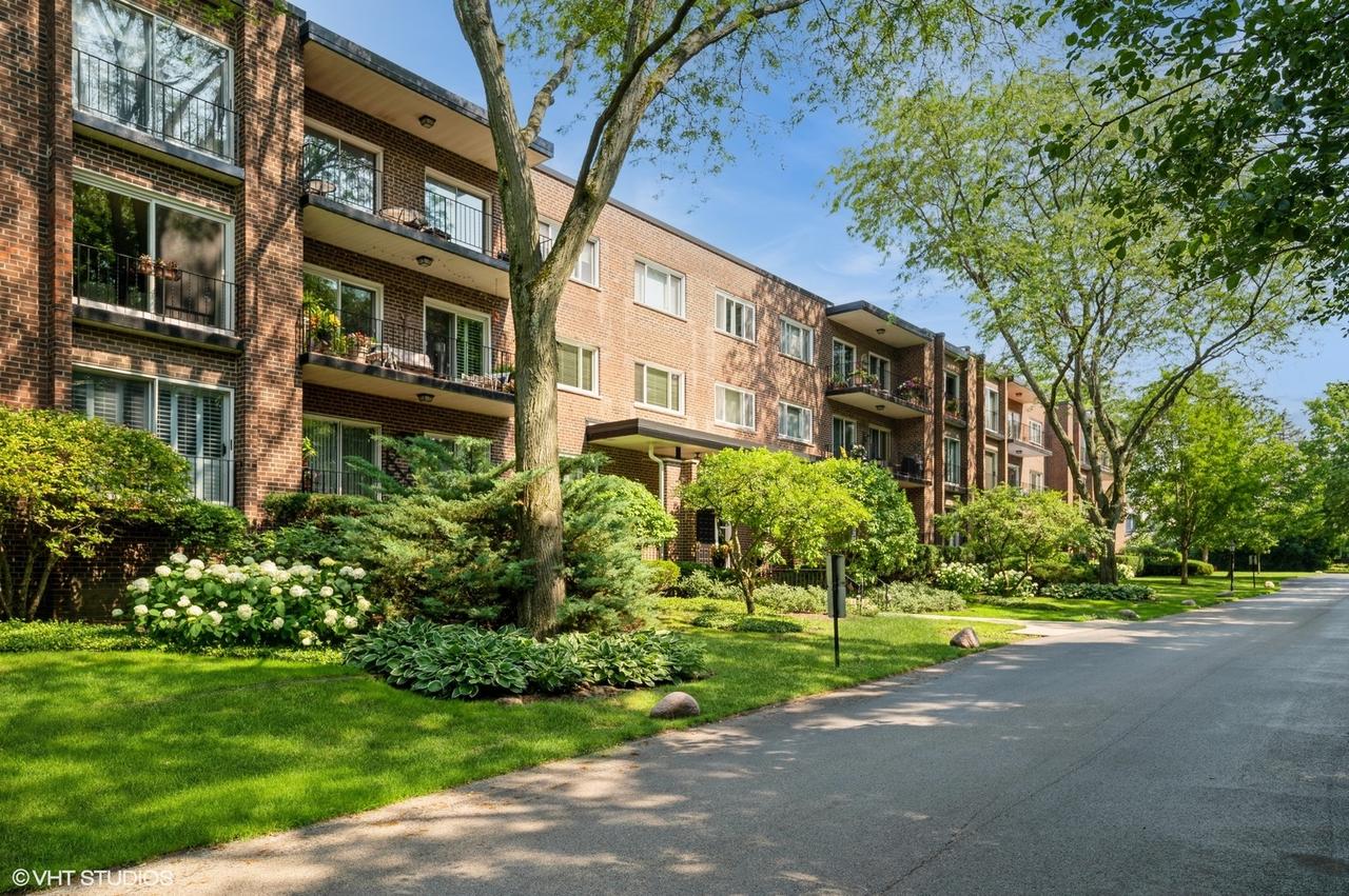 90 E Franklin Pl. #106, Lake Forest, IL 60045
