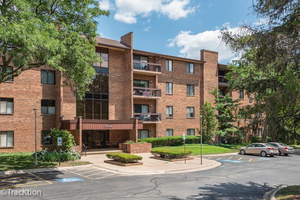 7515 Nantucket Dr. #202, Darien, IL 60561
