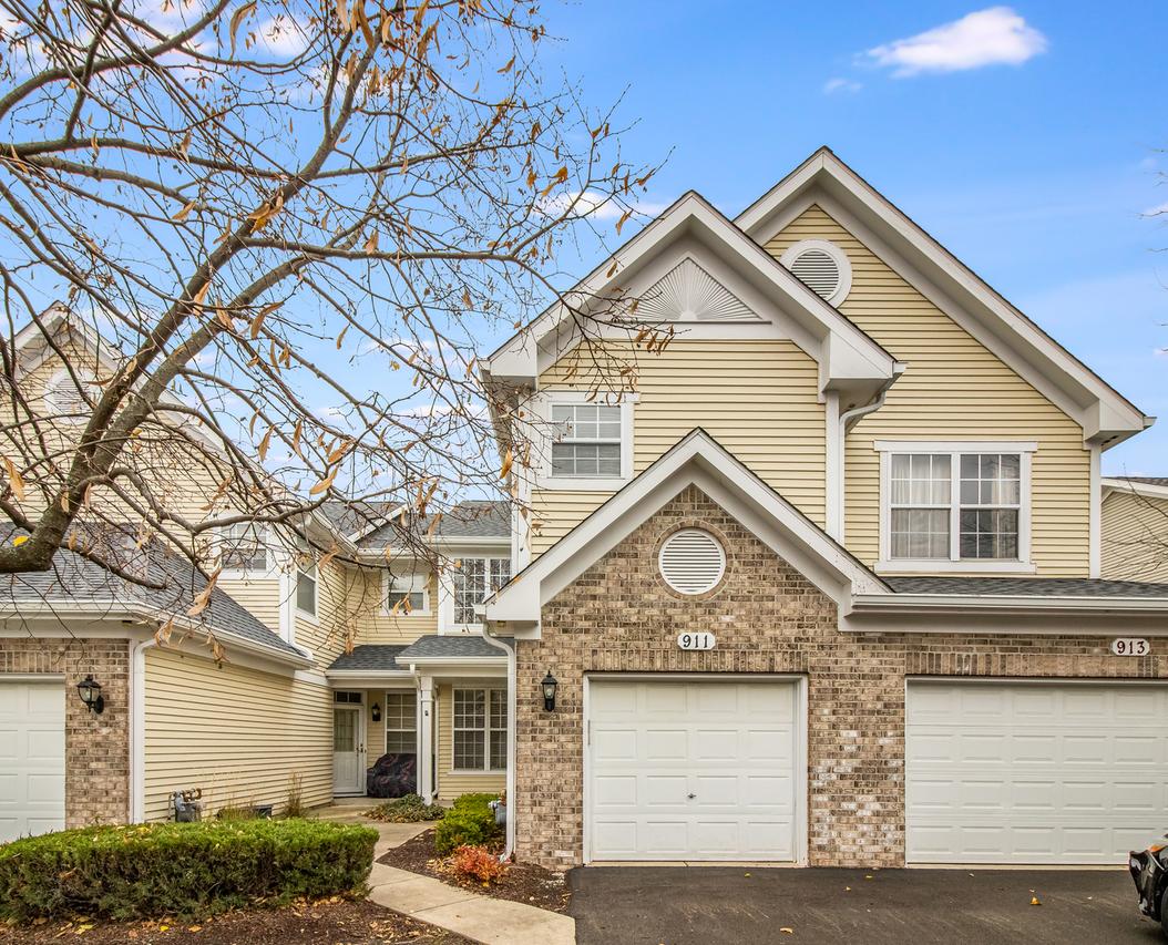 911 Sheridan Cir., Naperville, IL 60563