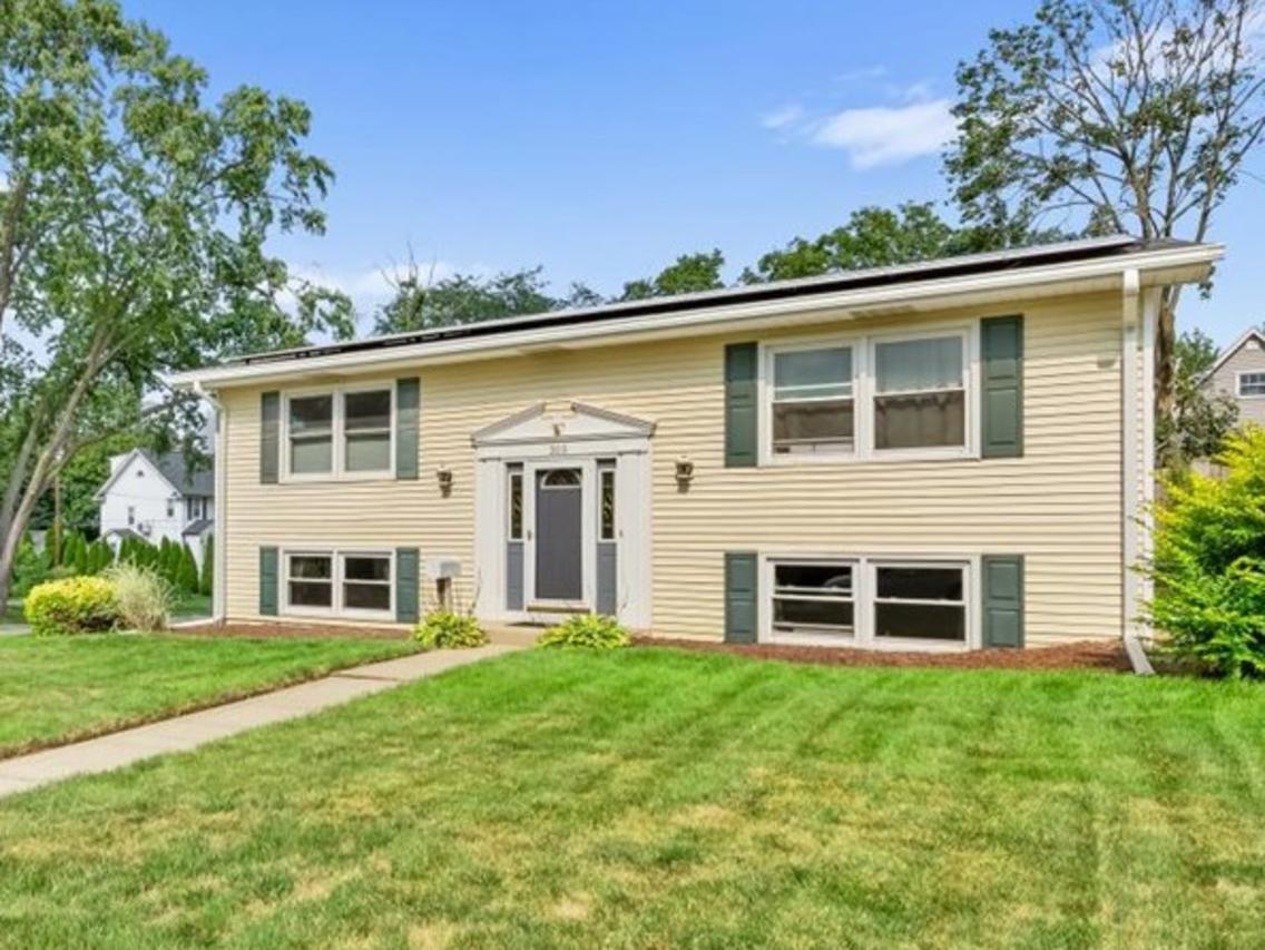 303 S President St., Wheaton, IL 60187