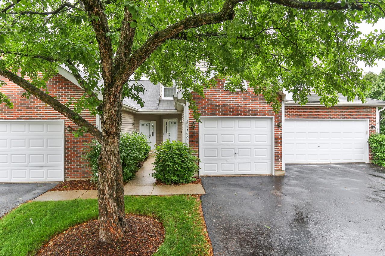 1379 Grandview Ct., Algonquin, IL 60102