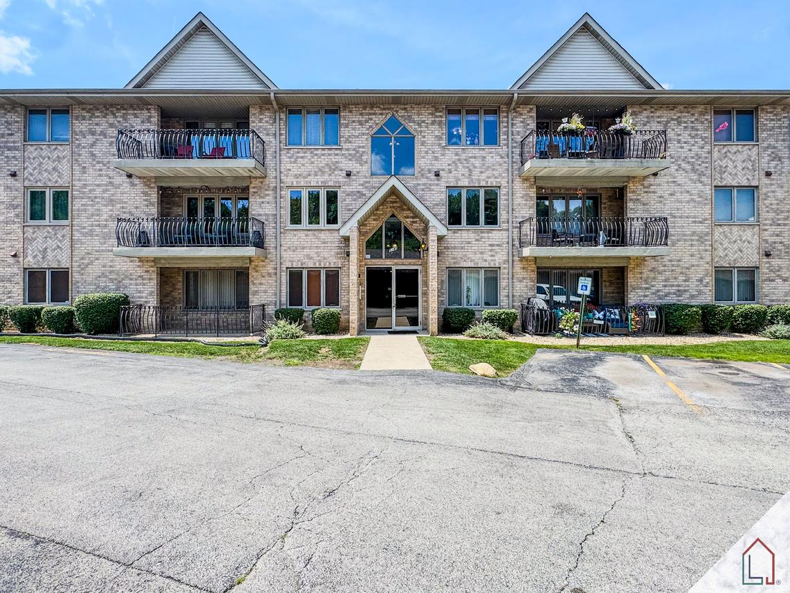 5140 Shadow Creek Dr. #1, Oak Forest, IL 60452