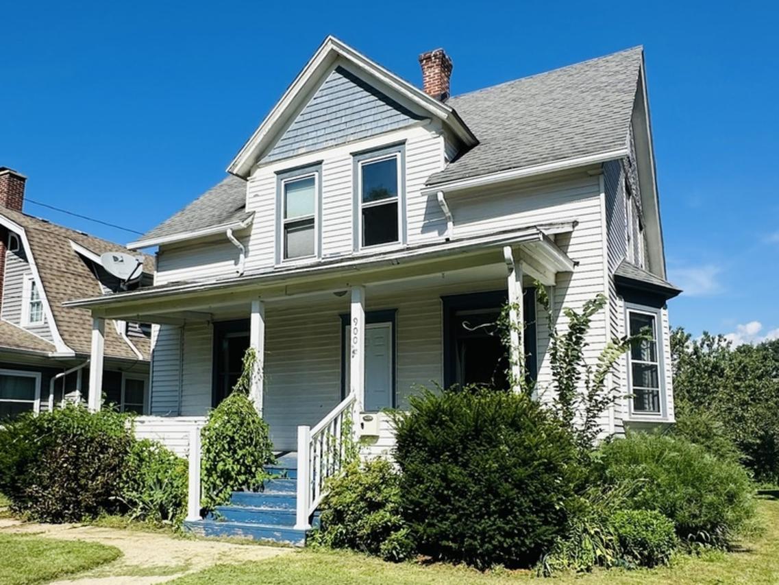 900 Somonauk St., Sycamore, IL 60178