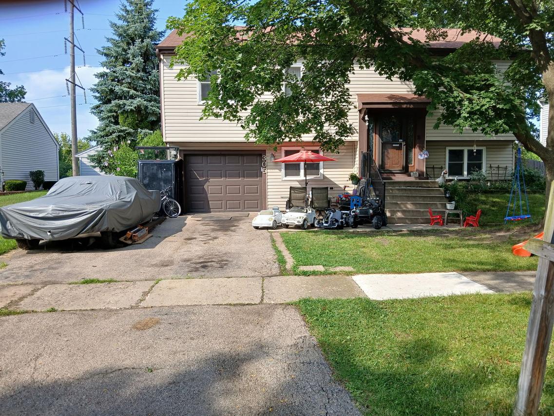 305 E Country Dr., Bartlett, IL 60103
