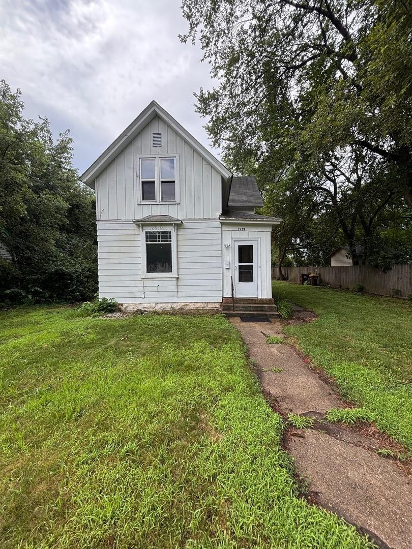 1913 18th Ave., Rockford, IL 61104