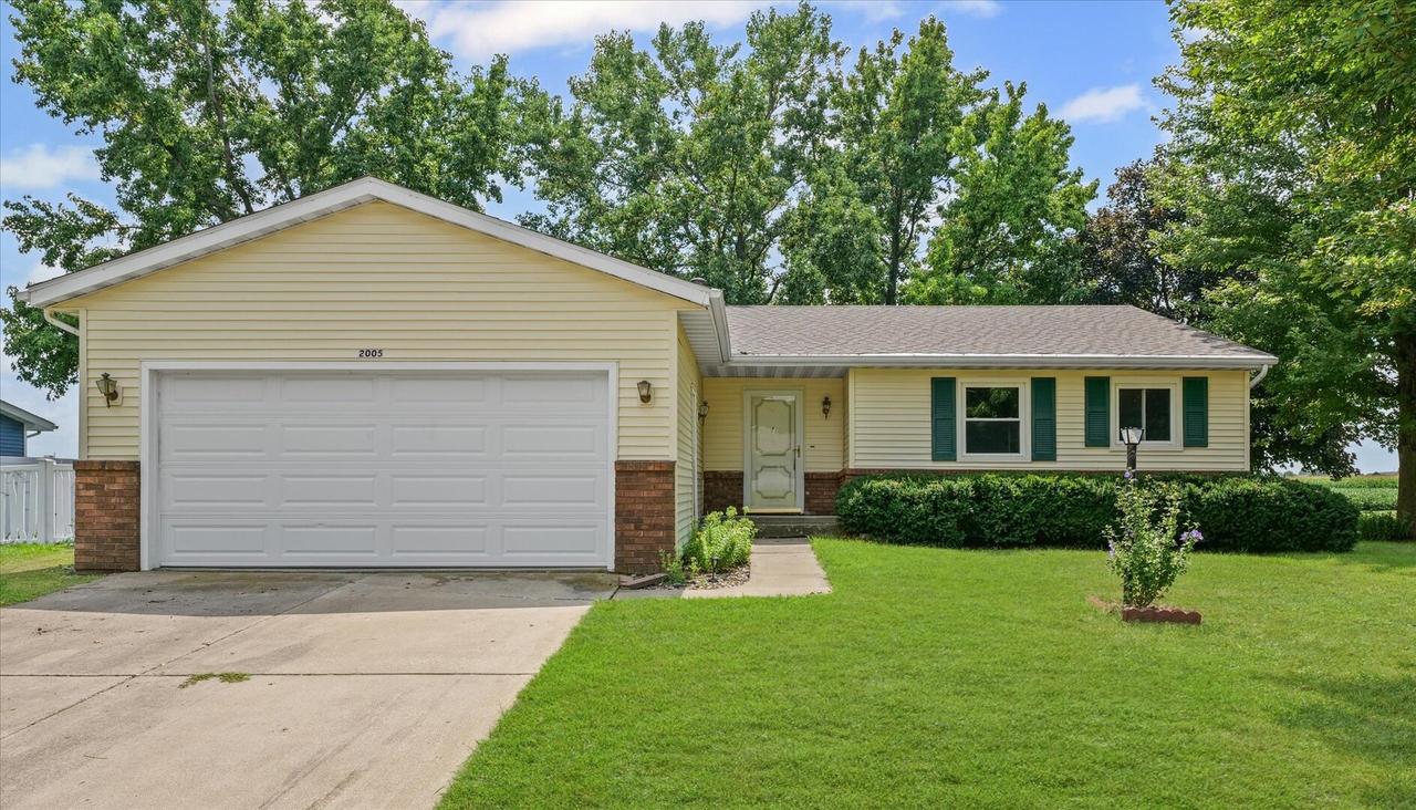 2005 Kenny Ave., Champaign, IL 61822