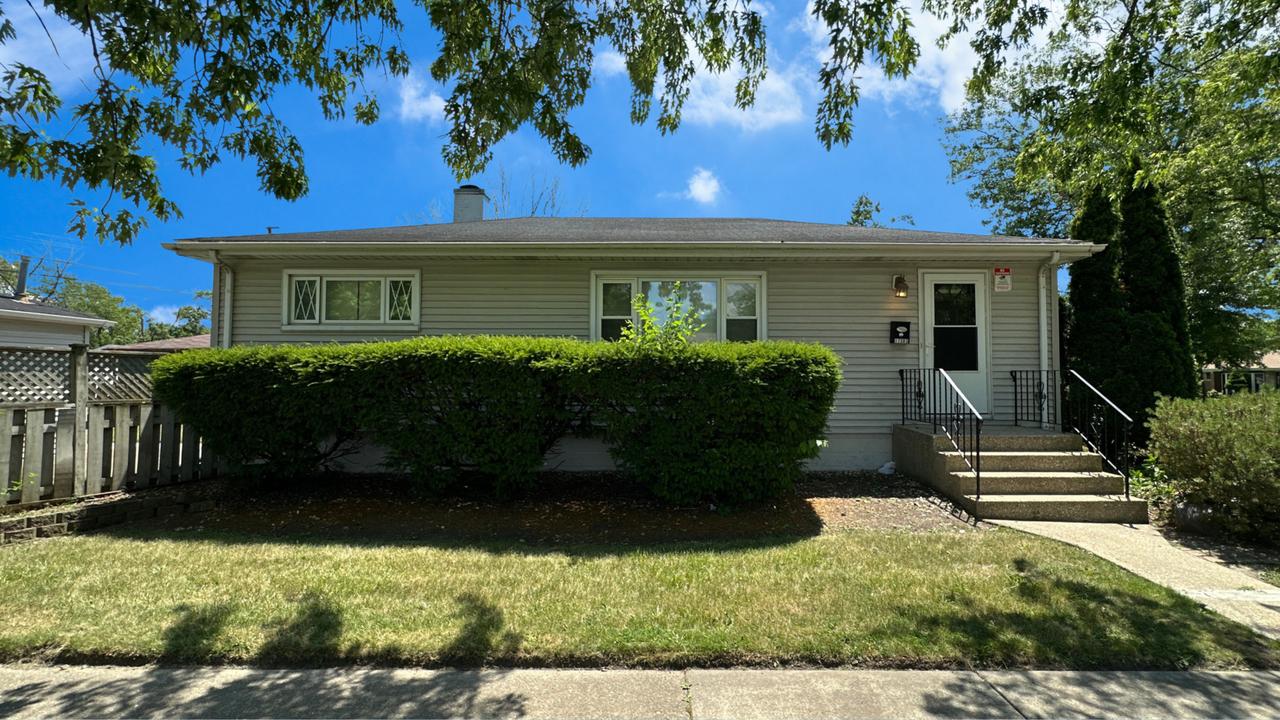 17303 Roy St., Lansing, IL 60438