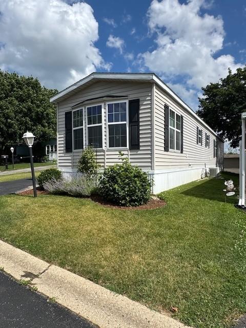 822 Oakbrook Dr., Crystal Lake, IL 60014