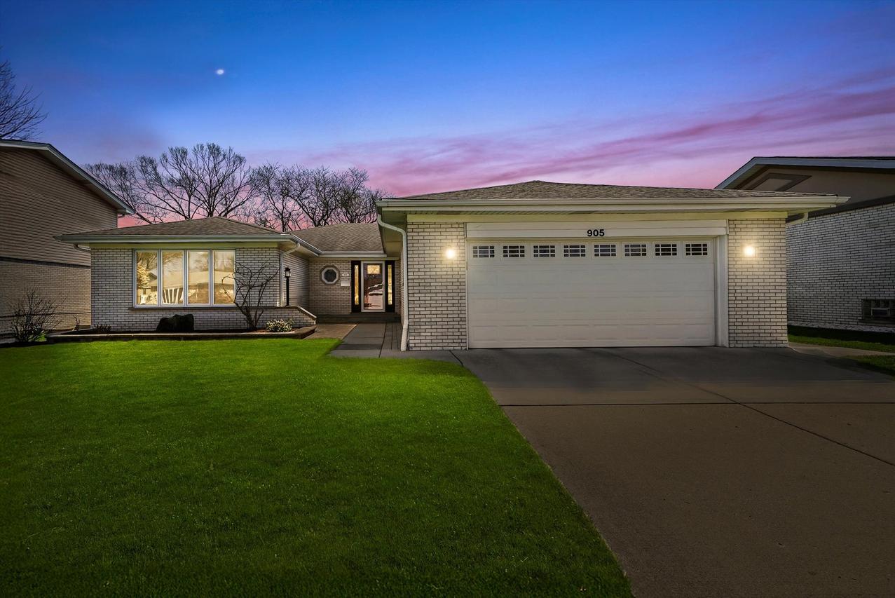 905 W Palm Dr., Mount Prospect, IL 60056