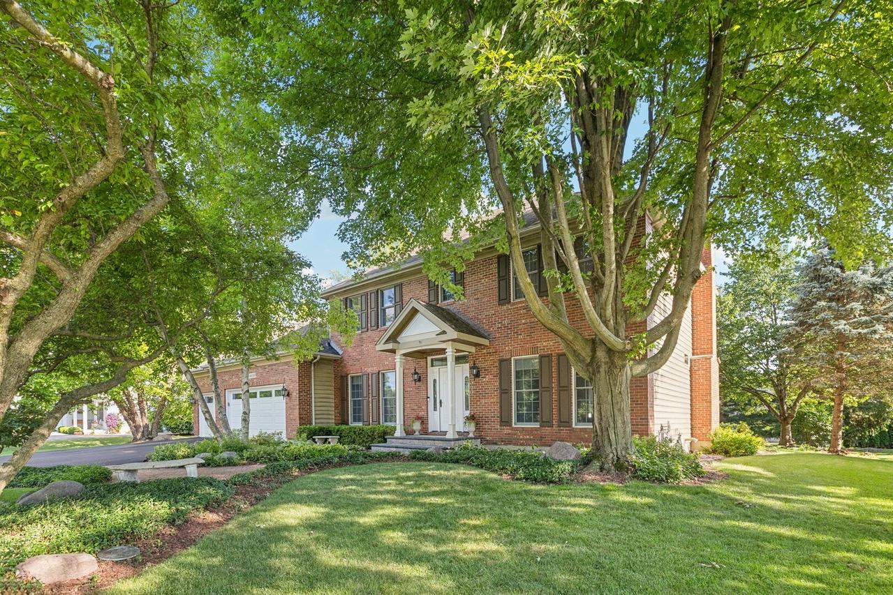 39W589 Carl Sandburg Rd., St. Charles, IL 60175