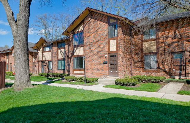 1S215 Stratford Ln., Villa Park, IL 60181