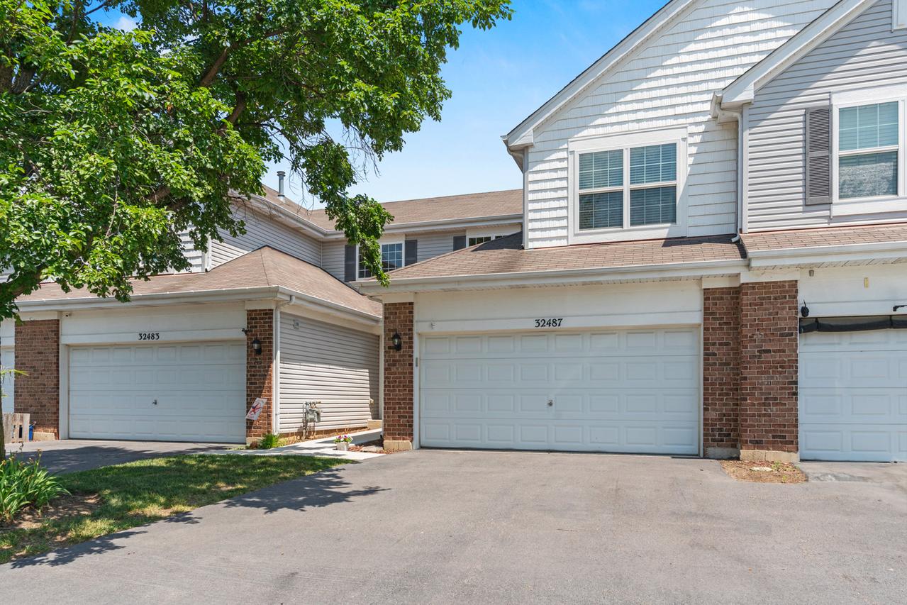 32487 N Rushmore Ave., Lakemoor, IL 60051