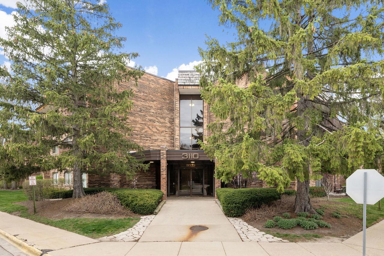 3110 Pheasant Creek Dr. #201, Northbrook, IL 60062