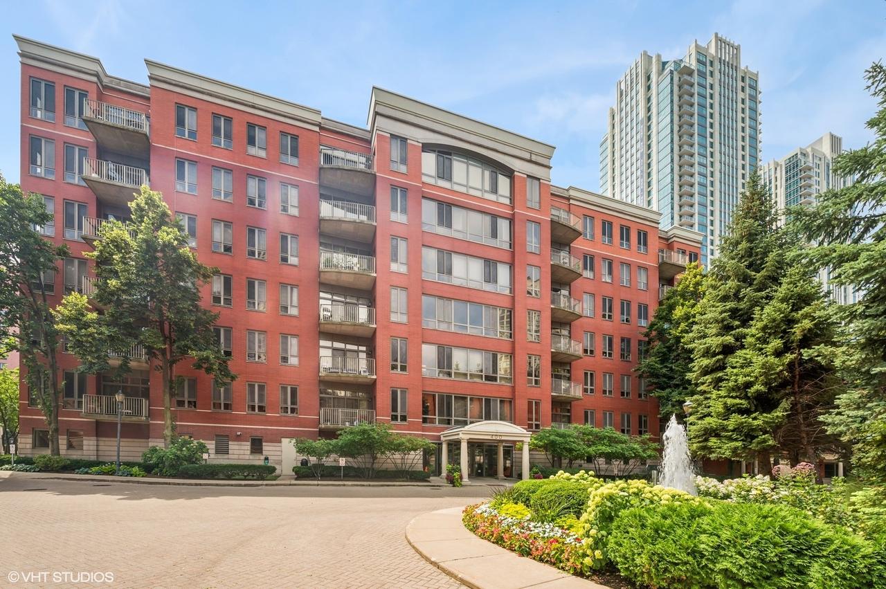 400 N Clinton St. #704, Chicago, IL 60654