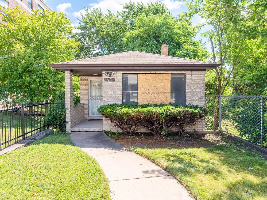 9117 S Brandon Ave., Chicago, IL 60617