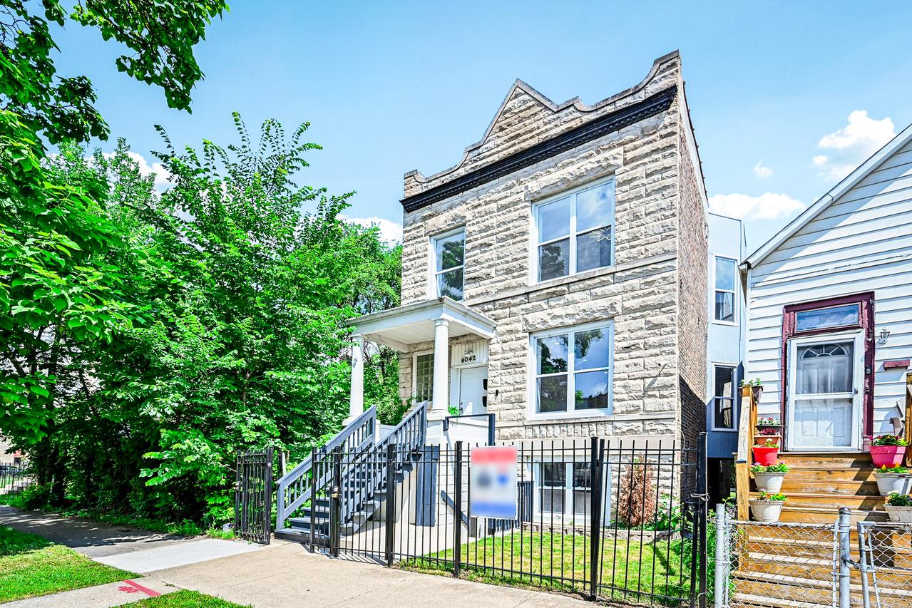 4042 W Adams St., Chicago, IL 60624