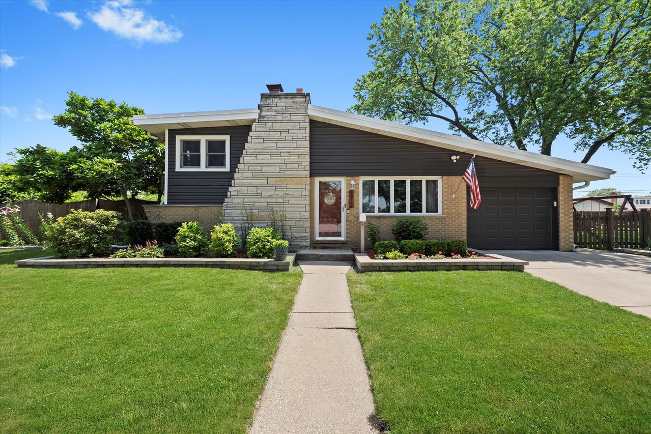 9912 S Kolmar Ave., Oak Lawn, IL 60453