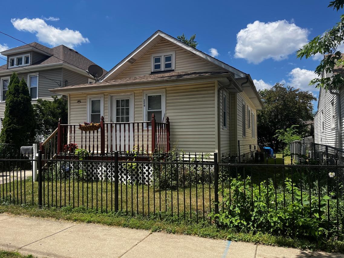 226 N Ohio St., Aurora, IL 60505