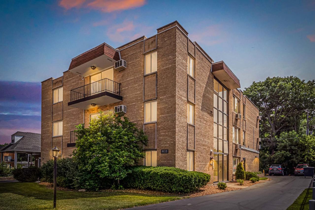 9819 S Cicero Ave. #6, Oak Lawn, IL 60453