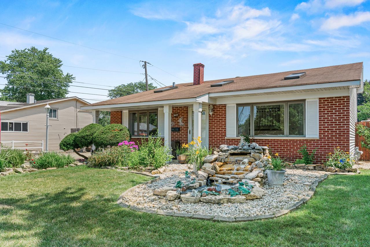1649 Westberg St., Glendale Heights, IL 60139